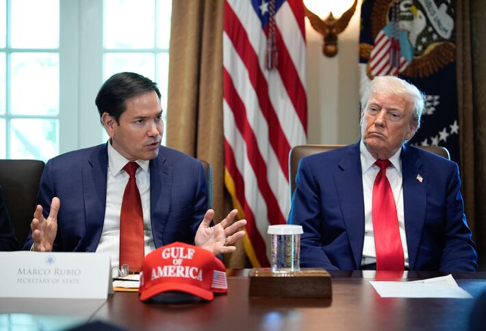 Secretário de Estado dos EUA, Marco Rubio, e o presidente Donald Trump Foto: Yuri Gripas/For The Washington Post