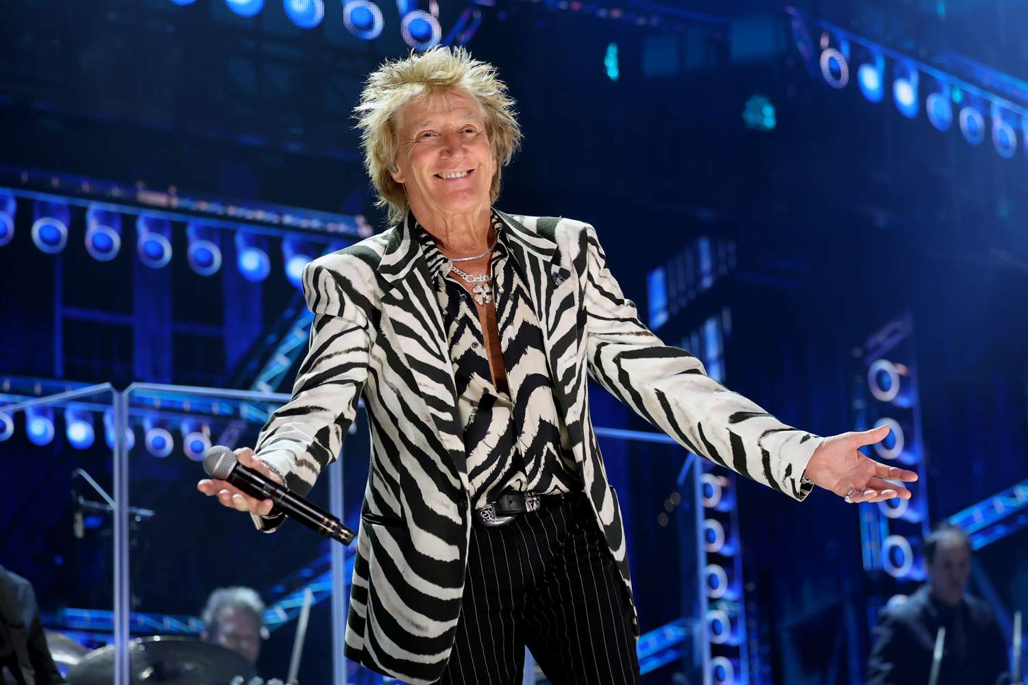 Rod Stewart to Receive the Lifetime Achievement Award at the 2025(02)