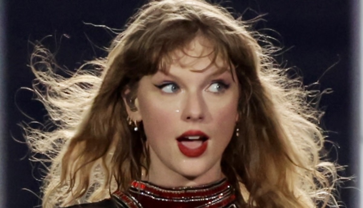 Taylor Swift's First Look at 'Reputation TV' Sends Fans Into a Frenzy