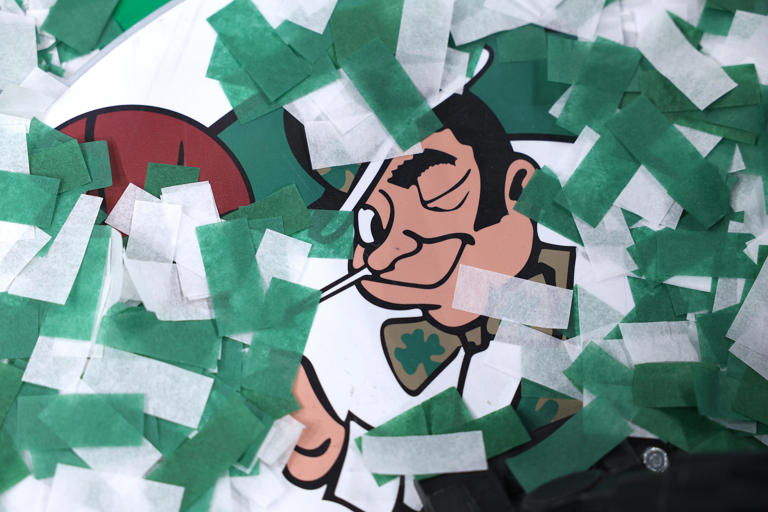 Hoy en la historia de los Boston Celtics: Gene Englund y Tom Kelly debutan; nace Hoot Gibson