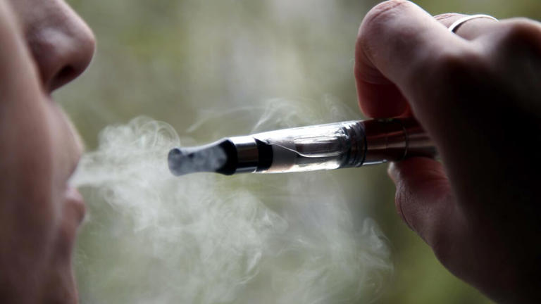 Cigarette électronique, médicaments, jeux… les ados boivent et fument  moins, mais s'exposent à de « nouveaux risques » d'addiction