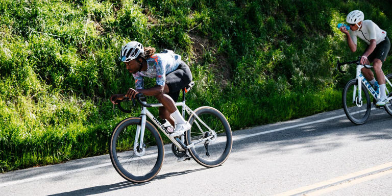 Shoulder Pain Could End Your Rides Early. This 10-Minute Fix Might Be ...