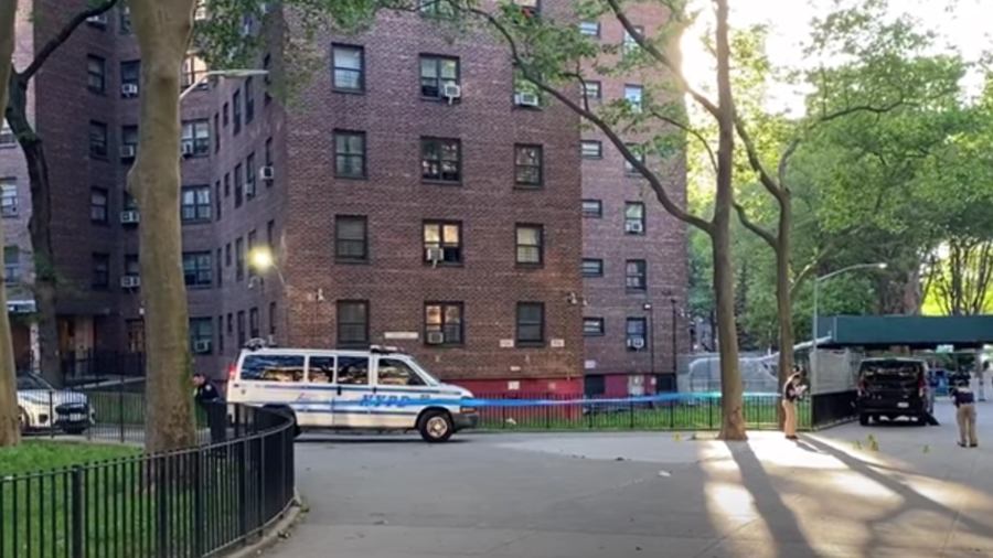 Father and son allegedly beat gunman with bat after they were shot in Brooklyn: sources<br><br>