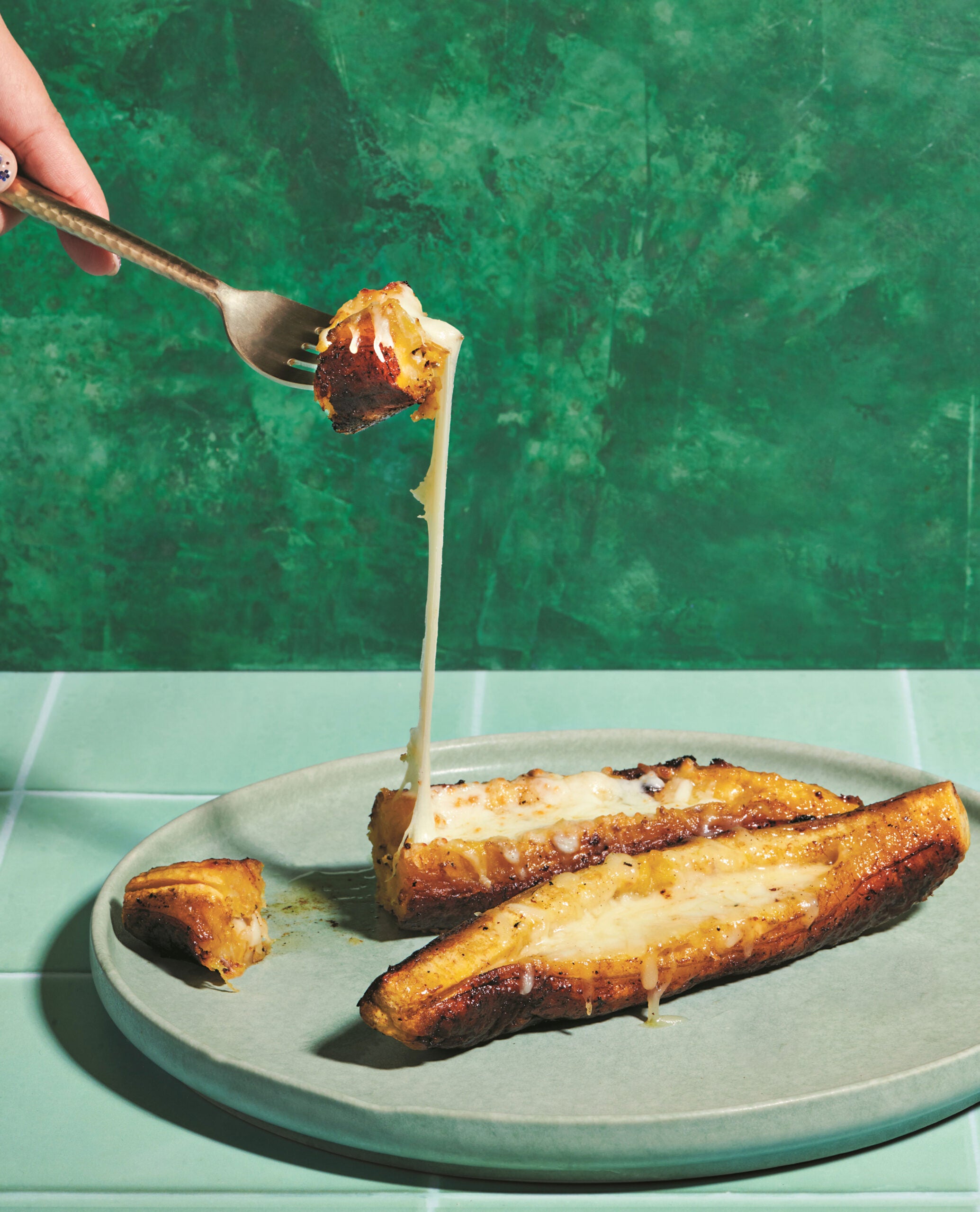 Plátano Maduro Asado Con Queso (Roasted Plantains With Cheese)