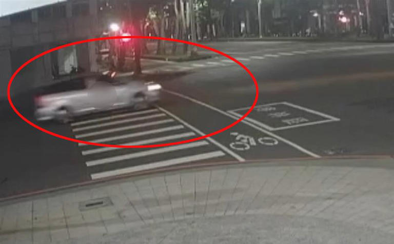 快訊／高雄男路過一半「躺斑馬線」！遭自小客反應不及撞上不治