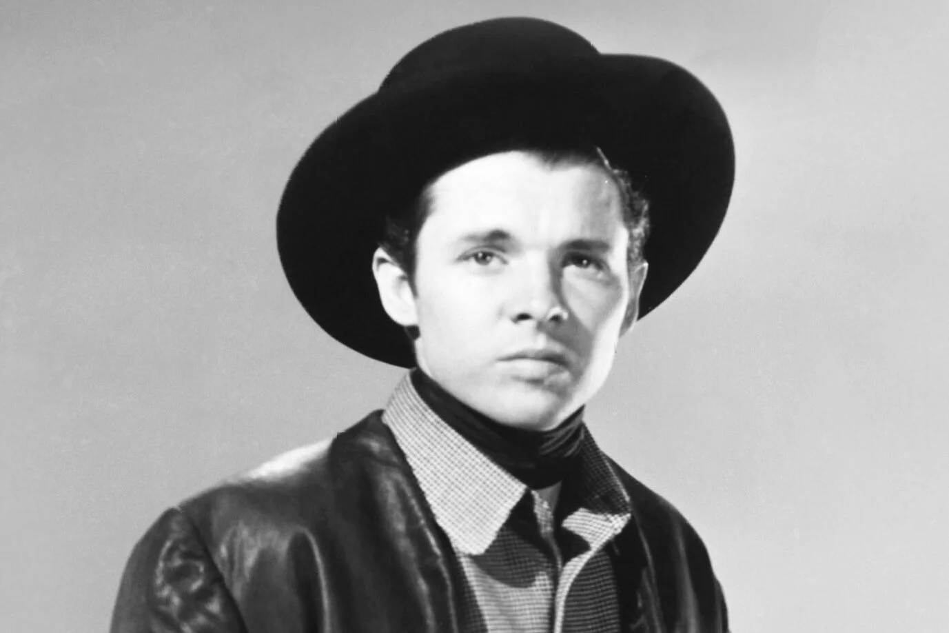 Why Audie Murphy’s 12 Westerns Still Feel Heroic Decades Later