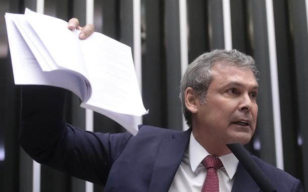 Decisão de Moraes “agrava situação fiscal e afeta saúde e educação”, afirma Lindbergh Farias