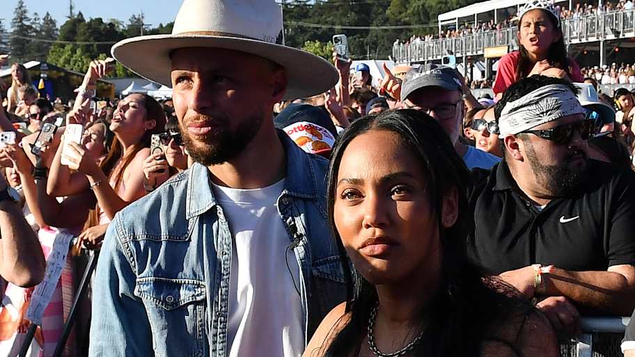 Stephen Curry and Ayesha Curry seen in the crowd during Day 2 of BottleRock Napa Valley Music Festival at Napa Valley Expo. | IMAGO / imageSPACE