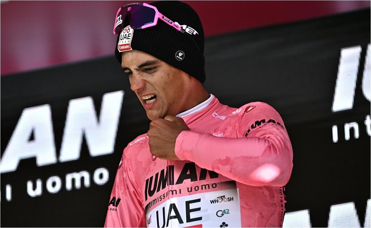 Isaac del Toro lució la maglia rosa por séptima etapa consecutiva. FOTO: EFE