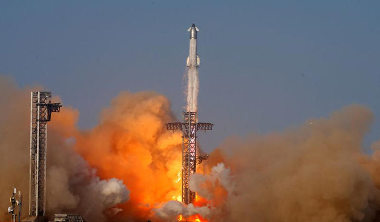 SpaceX's next-generation Starship spacecraft atop its Super Heavy booster is launched on its ninth test at the company's launch pad in Starbase, Texas, U.S., May 27, 2025. REUTERS/Joe Skipper   TPX IMAGES OF THE DAY