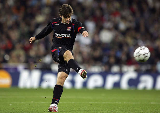 12th – Juninho Pernambucano (Lyon)
