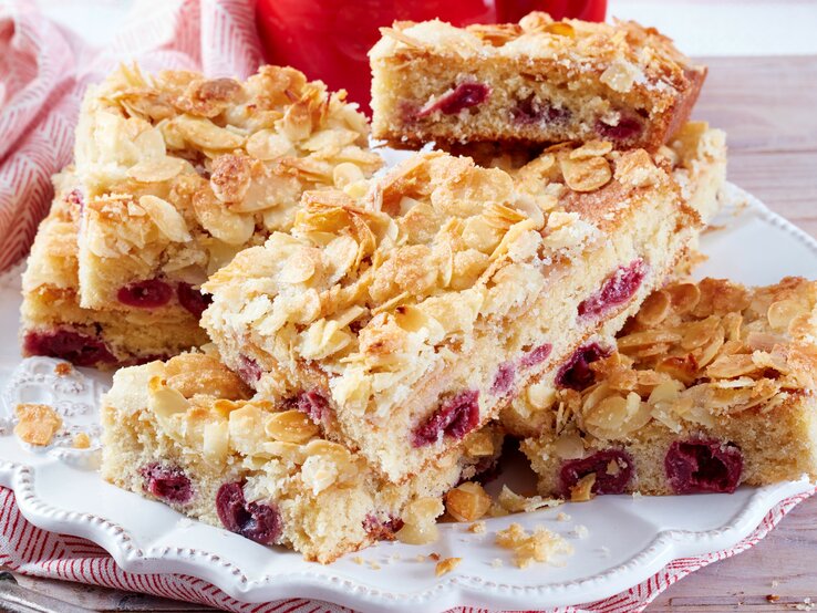 Blechkuchen mit Kirschen: Schneller Butterkuchen zum Verlieben