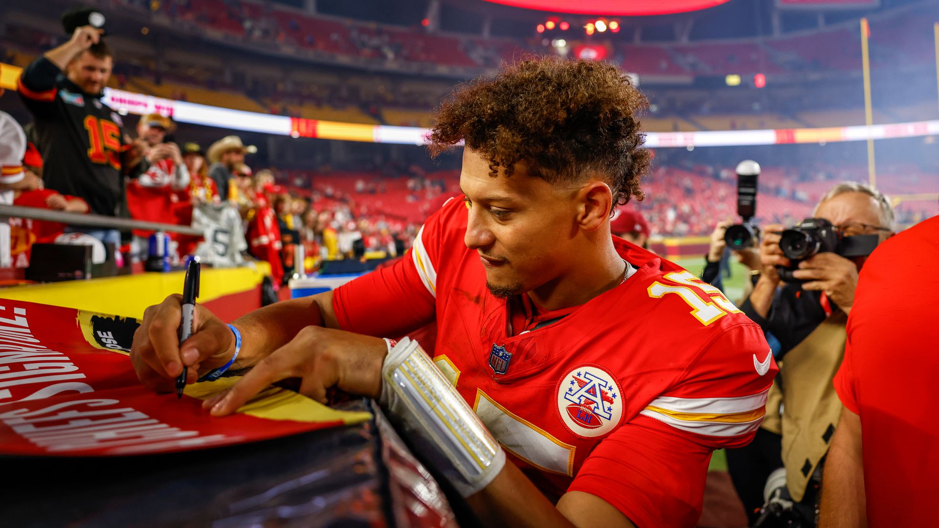 Arrowheadlines: Patrick Mahomes\u2019 contract is \u2018historically discounted\u2019