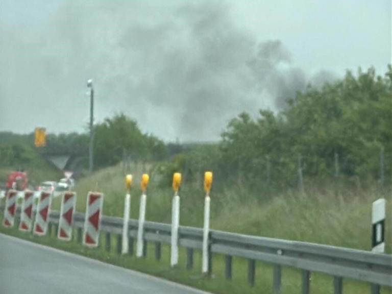 Stralsund und Altefähr Unfall hinter Rügenbrücke zwei brennende Autos