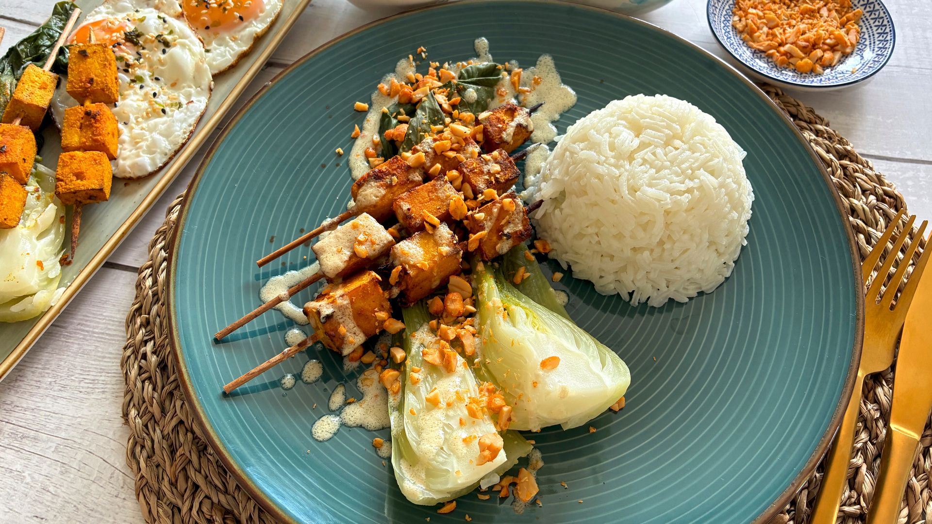 Saté-Spieße vom Tofuhähnchen mit Kokos-Erdnuss-Soße – für 1,50 Euro pro ...