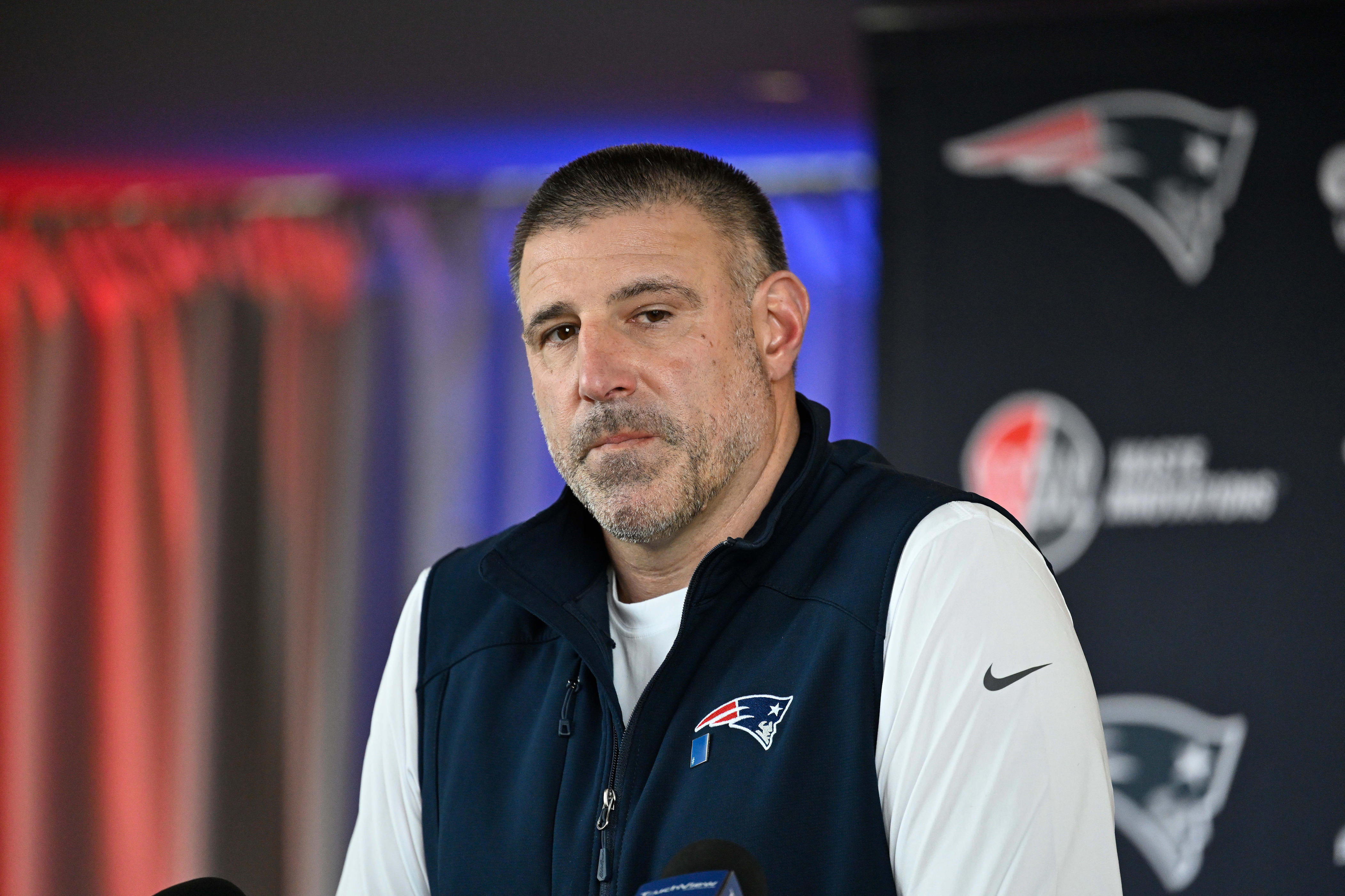 ExTennessee Titans coach Mike Vrabel bloodied breaking up a Pats