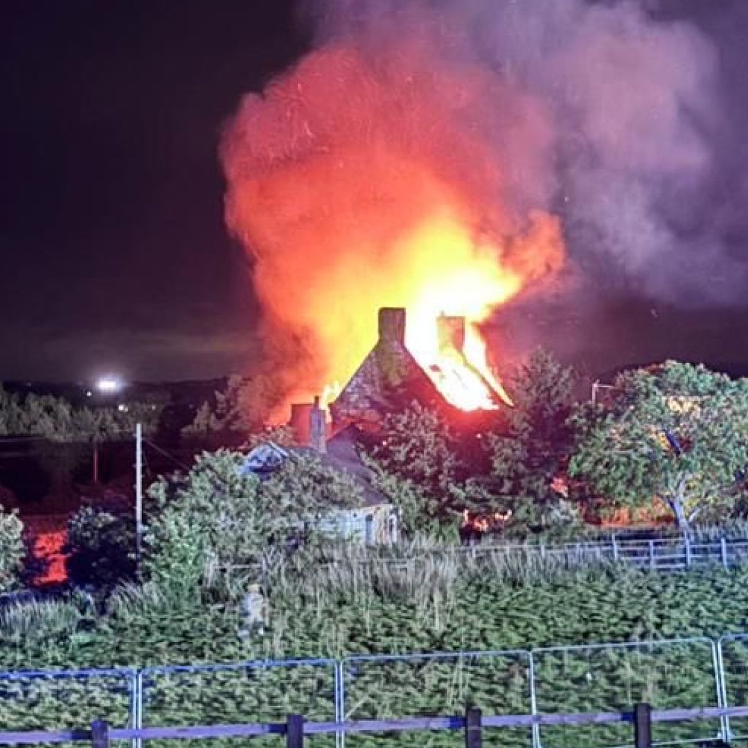 Princess Diana's Brother Is "Stunned" That Their Childhood Home Was(01)