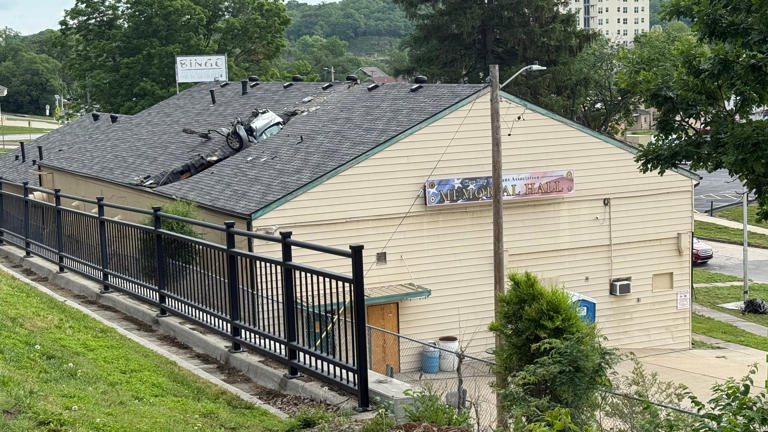 For second time in 3 months, a car crashes into VFW roof in Excelsior  Springs