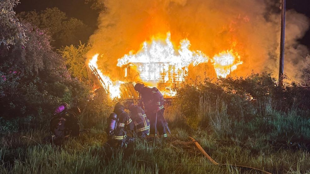 Eugene Springfield Fire tackles early morning blaze near Dorris Ranch