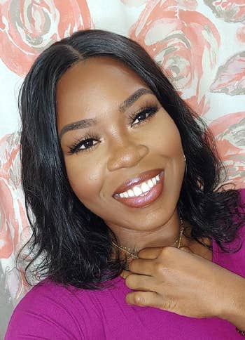 Reviewer with dark skin with beautiful makeup over the primer
