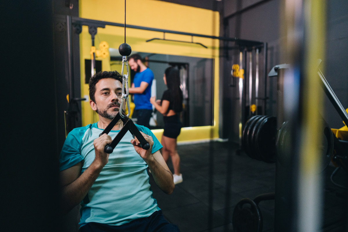 This Trainer Is Begging Men Over 40 To Avoid These Popular Exercises At