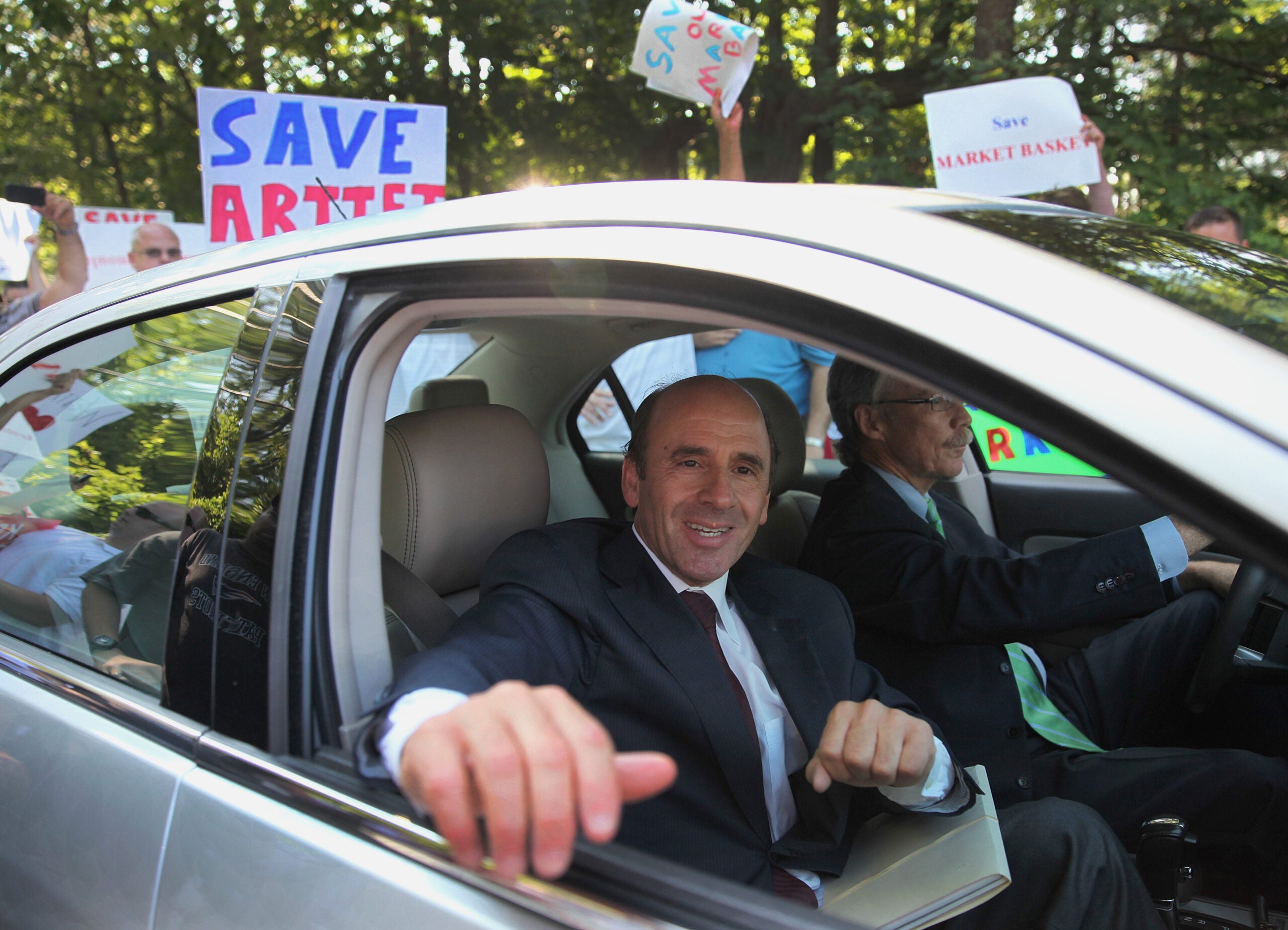 Market Basket CEO Arthur T. Demoulas placed on paid leave by ...