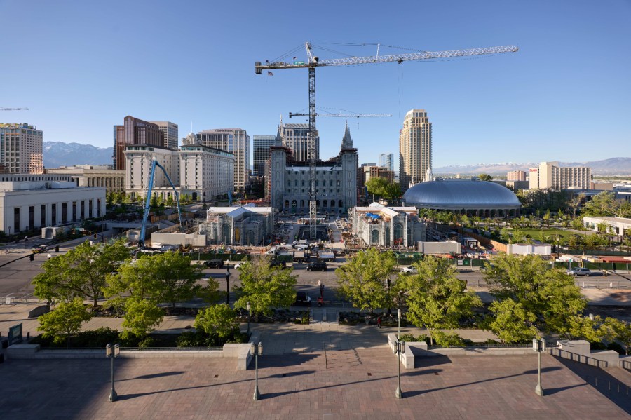 Temple Square mission discontinued, but new approach allows continued service from sister missionaries<br><br>