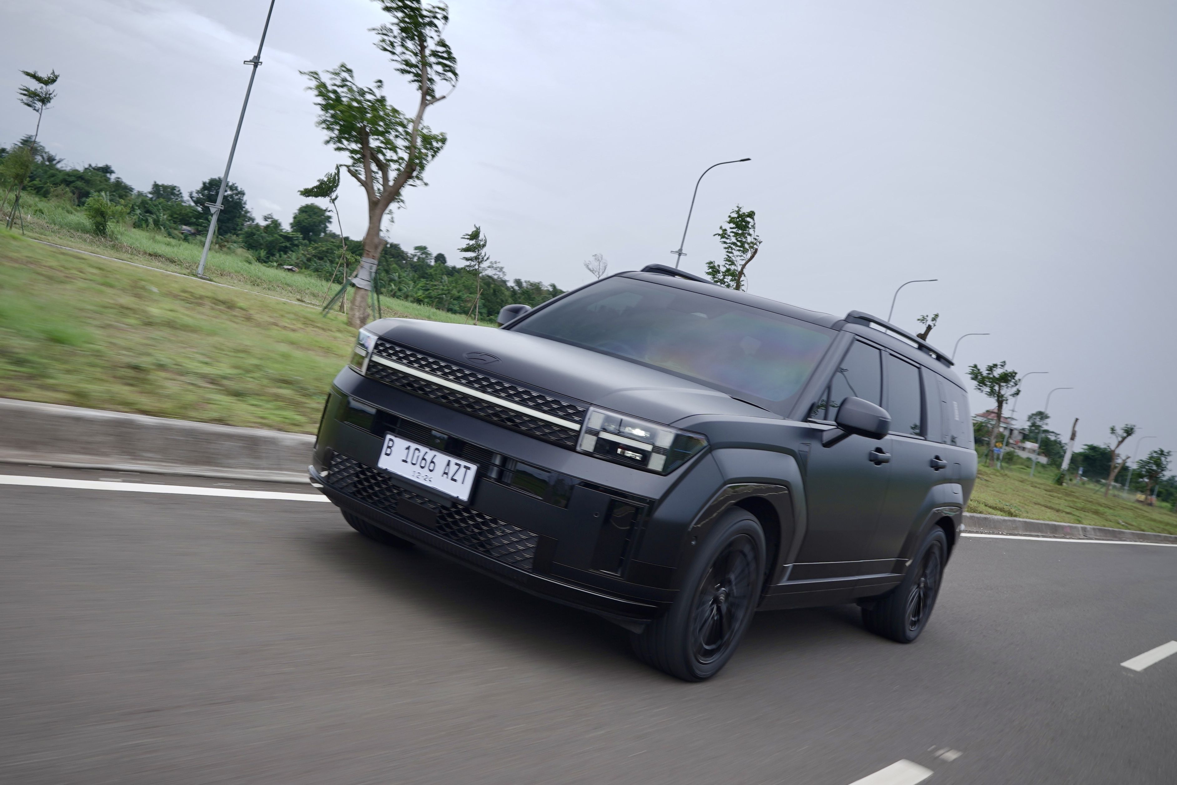 AA1FFDJ2 Hyundai Santa Fe Hybrid Juara Rookie of the Year di Penghargaan OTOMOTIF Award 2025