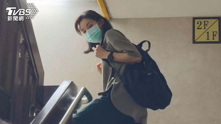 聯華鋁業公司負責人林秋君300萬元交保並限制出境、出海。（圖／陳冠宇攝）