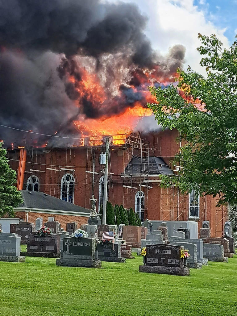See It Now: Main Street Restaurant Engulfed In Flames – Historic Buildings Close By! - gcwwebh