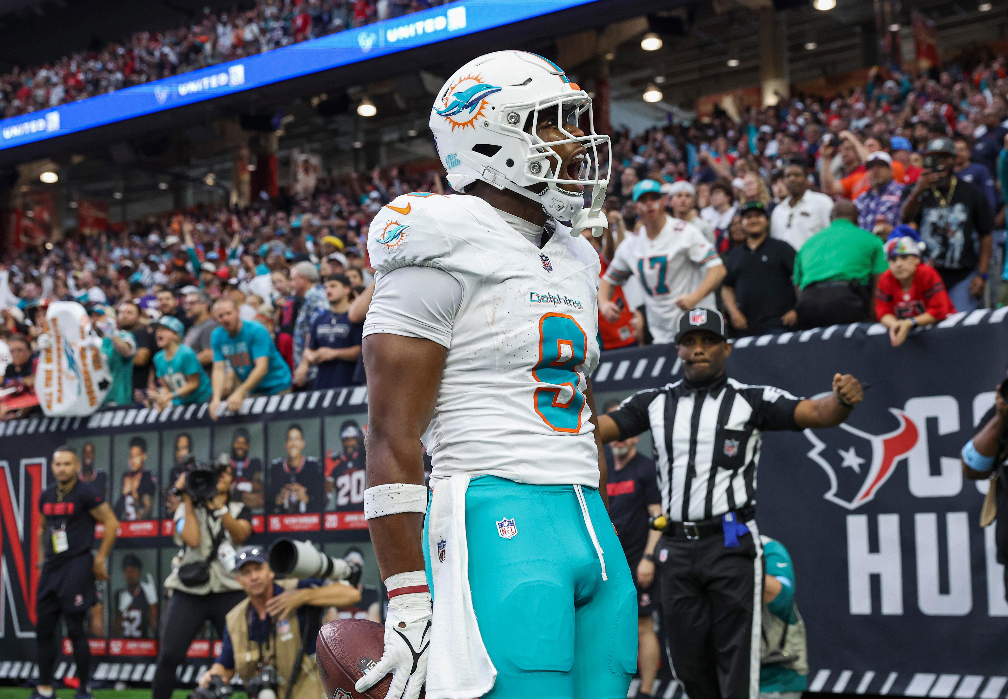 Former Dolphins Pro Bowler hits free agency after surprise release