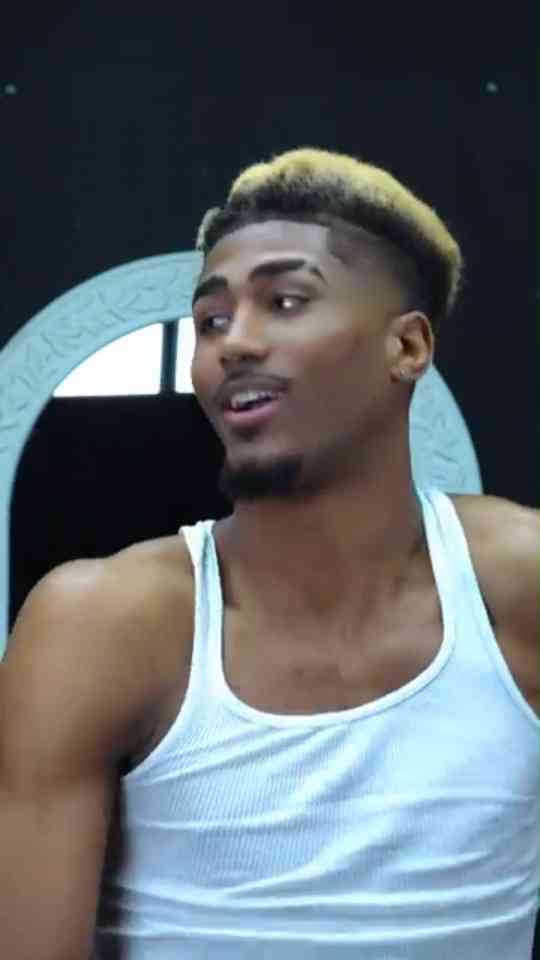 Witness a jaw-dropping beauty transformation reveal.