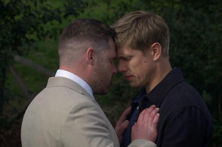 Emmerdale fans rumble 'affair' as Robert Sugden declares love for Aaron  Dingle