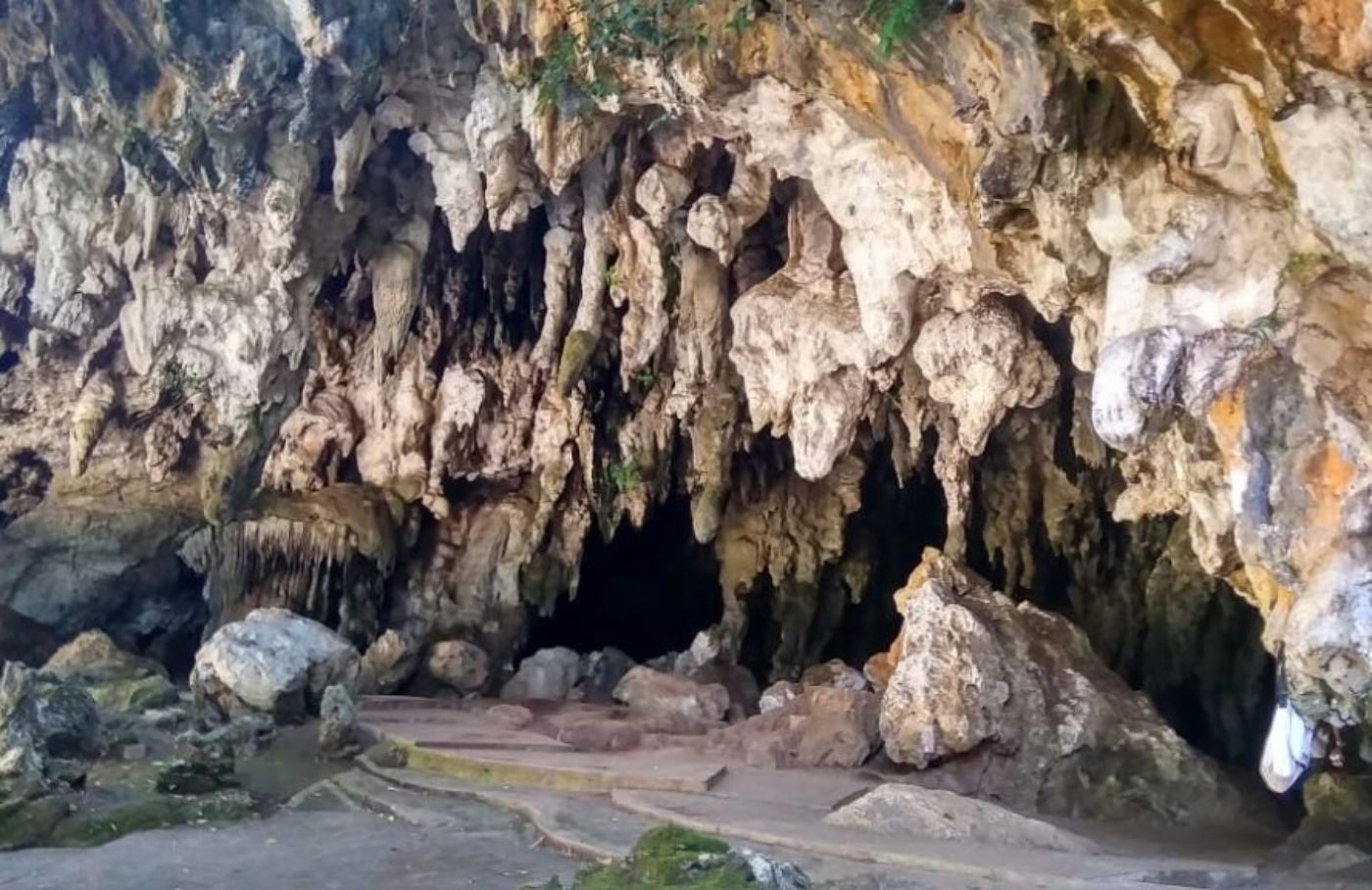 Surga Tersembunyi di Pacitan: Petualangan Seru ke Gua dan Air Terjun Kekinian