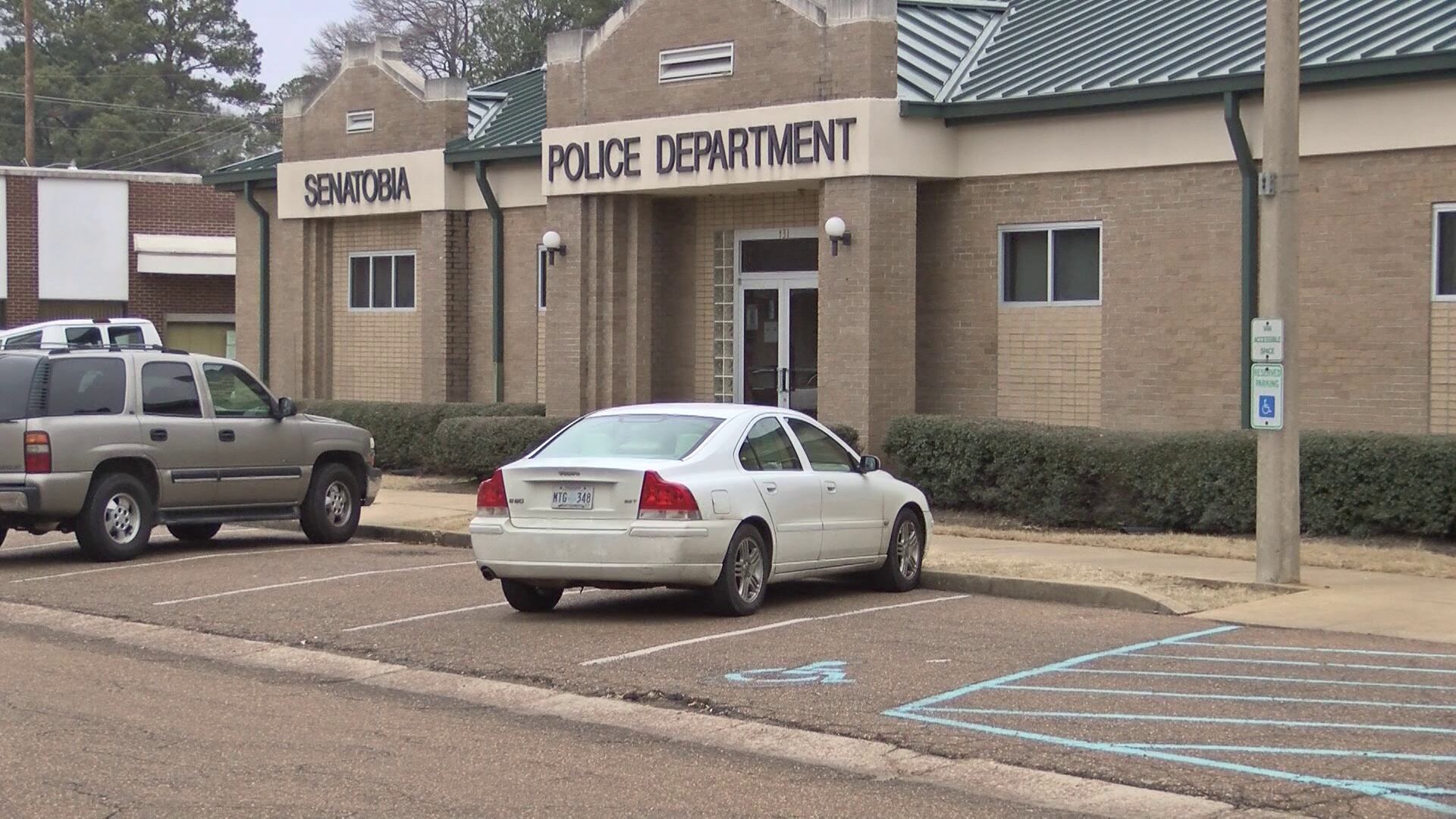 Senatobia police searching for suspects in 2 unrelated shootings