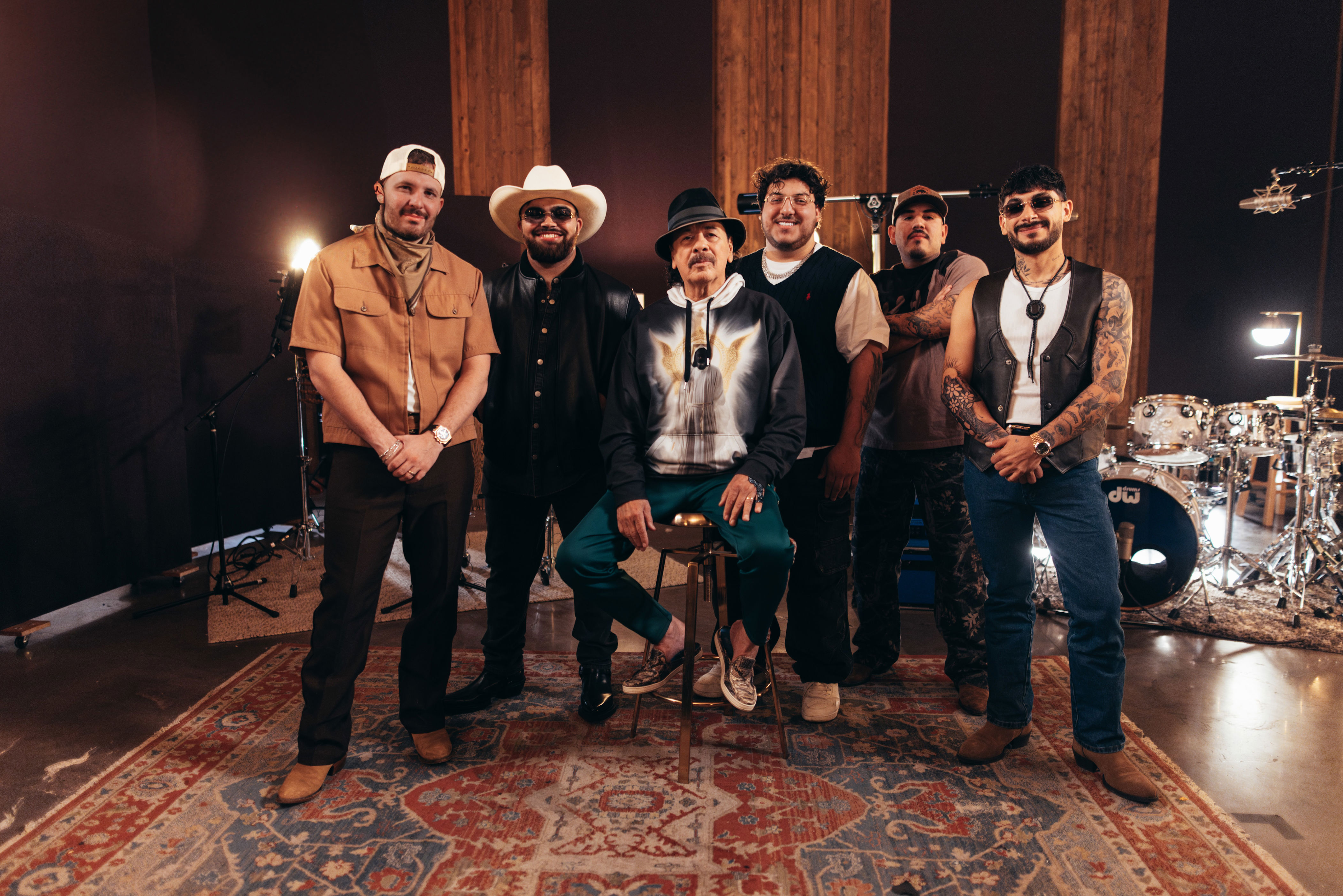 Carlos Santana y Grupo Frontera