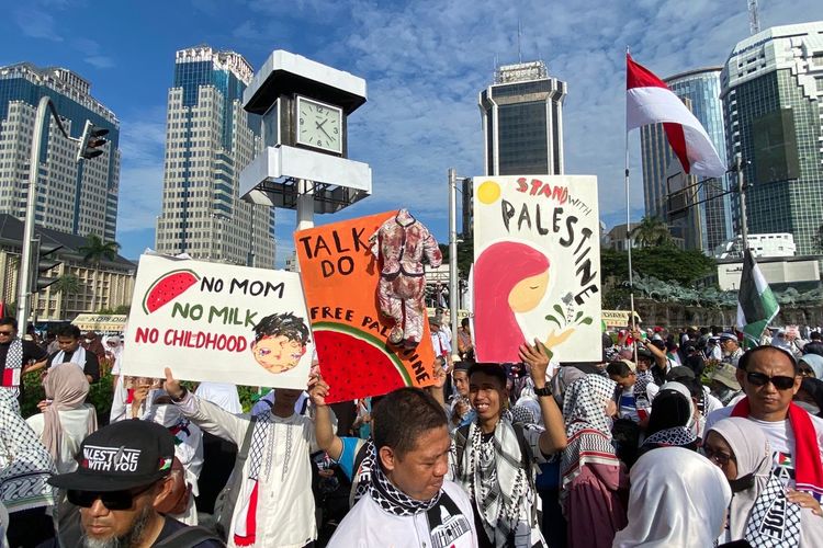 Aksi Bela Palestina di Monas, Massa Bawa Boneka Tanpa Kepala hingga Lukisan: Dunia Harus Buka Mata, Hentikan Genosida