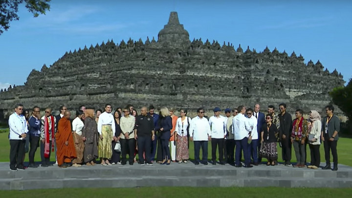 Menteri Ekraf Diskusikan Kunjungan Macron ke Borobudur: Peluang bagi Pegiat Seni untuk Berkembang