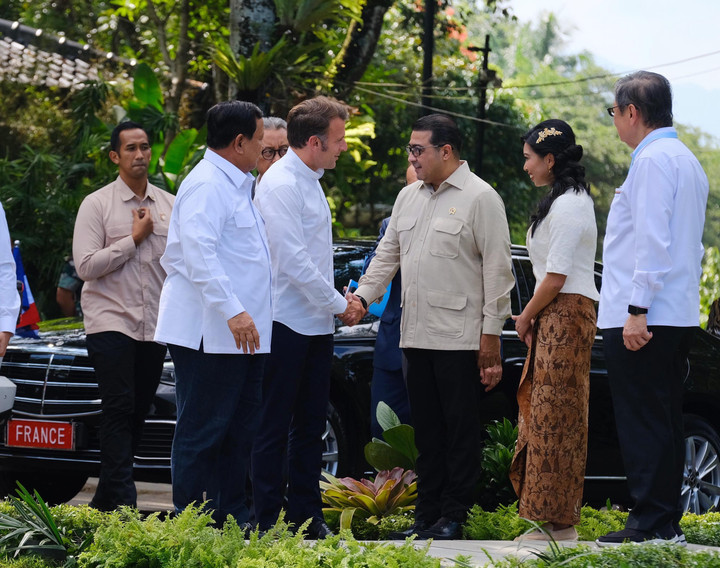 Menteri Ekraf Diskusikan Kunjungan Macron ke Borobudur: Peluang bagi Pegiat Seni untuk Berkembang