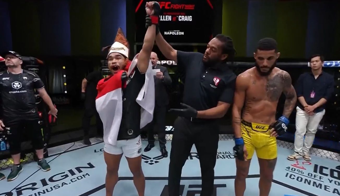 Petarung Indonesia di UFC kelas bulu, Jeka Saragih saat dinyatakan menang KO ats Lucas Alexander dalam debutnya di UFC Vegas 82, UFC Las Vegas, Amerika Serikat, Minggu (19/11/2023) dini hari WIB.