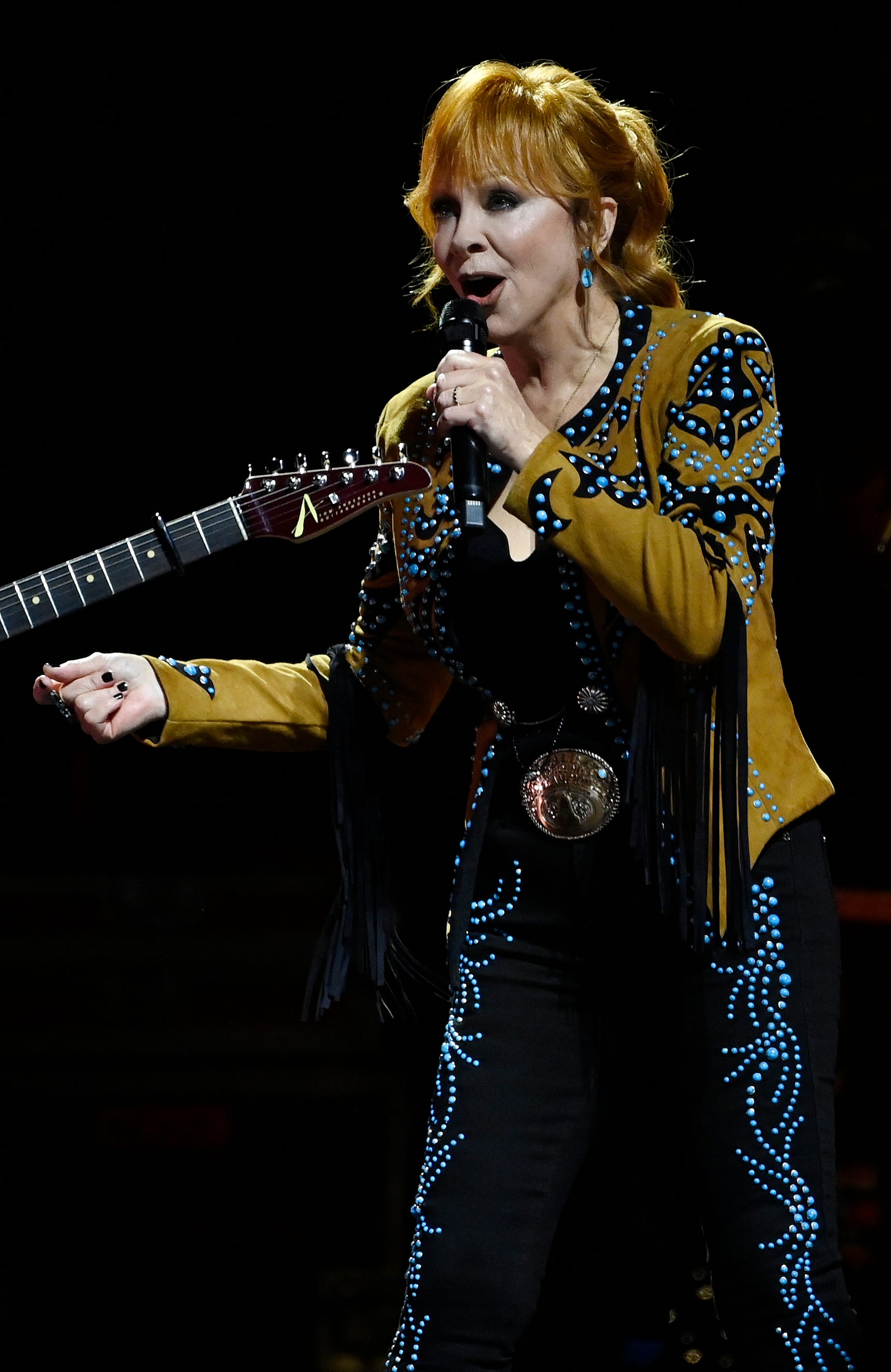 Reba McEntire hosts Rockefeller Center Christmas tree lighting. What ...
