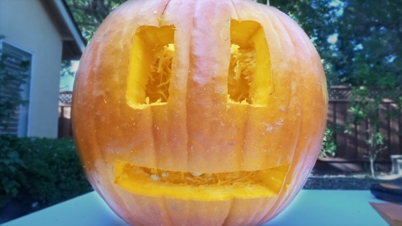 I Carved an Emoji Pumpkin!
