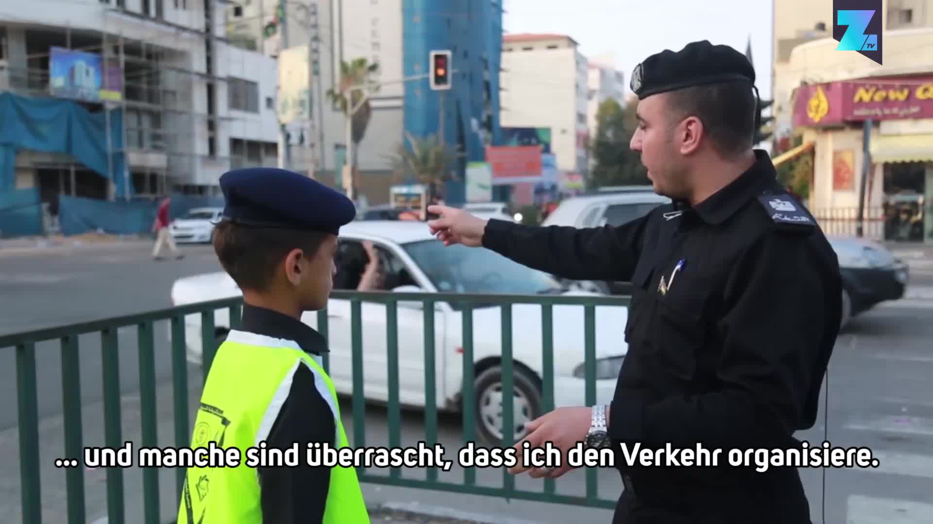 MiniCop Der jüngste Verkehrspolizist der Welt