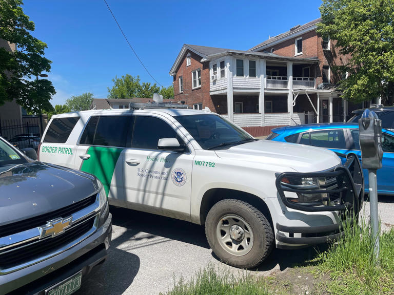 Will the government shutdown affect border crossings to and from Canada?