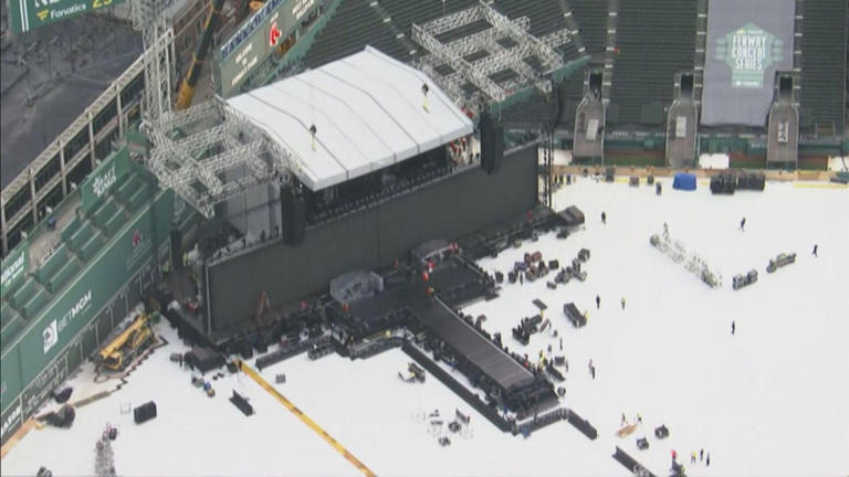 Fenway Park stage dismantled after Shakira, Jason Aldean concerts