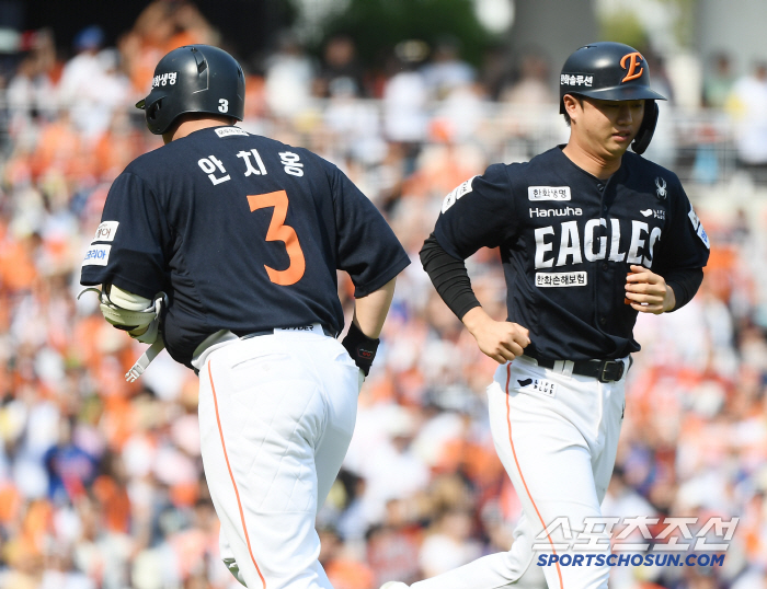 안치홍 안타 순간