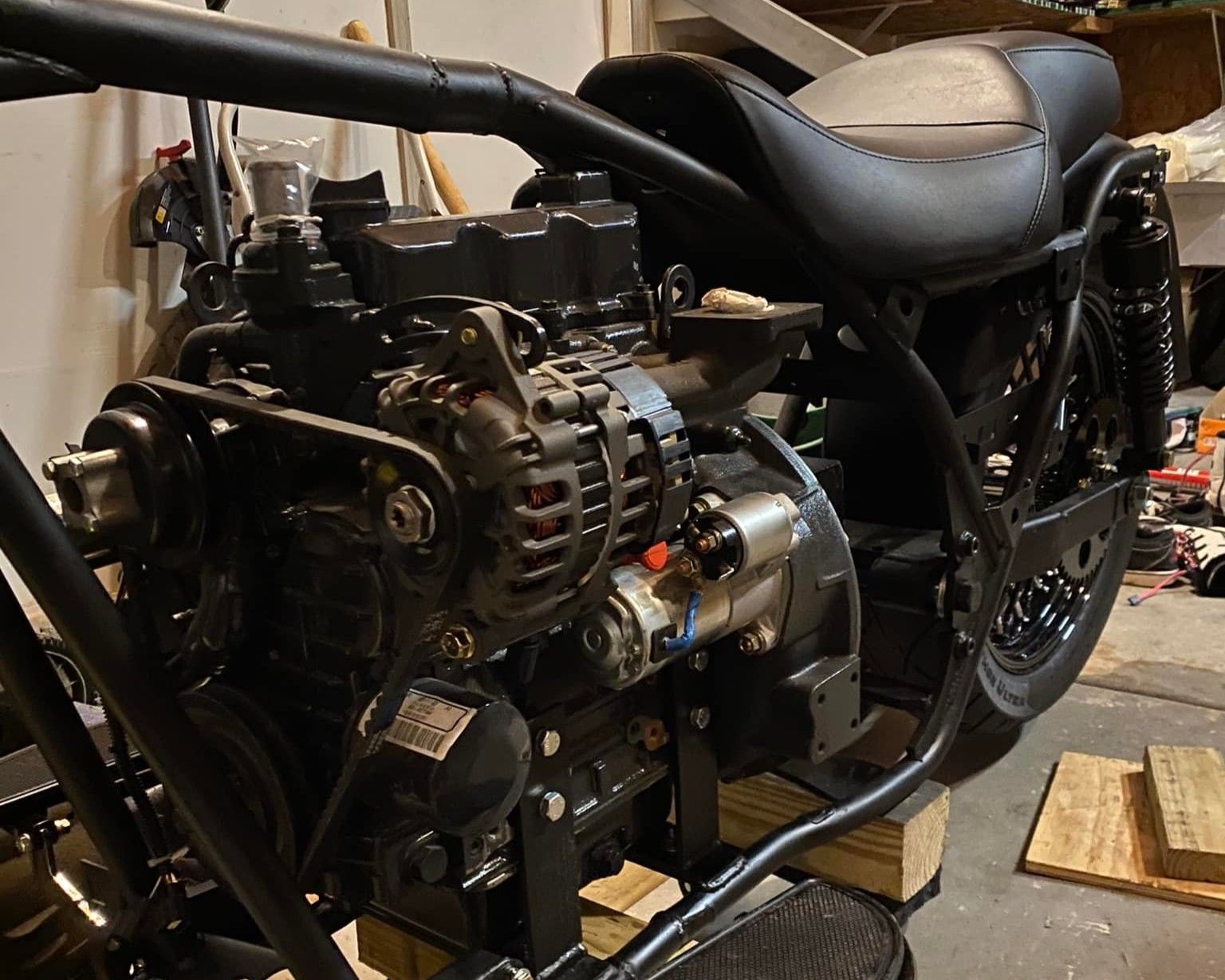 Harley Davidson Duplikat Muncul: Mesin 999 cc dengan Pengisian Bahan Bakar Solar