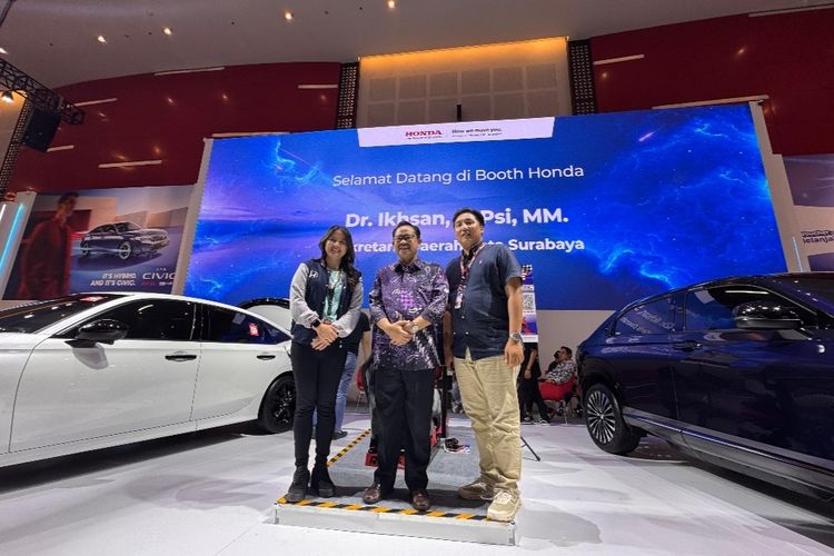 Kunjungi IIMS Surabaya 2025, Sekda Surabaya Soroti Inovasi Teknologi Mobil dan Dampak Ekonominya