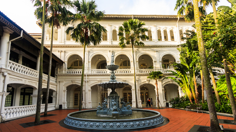 Anthony Bourdain's Biggest Travel Splurge Was A Stay At One Of These ...