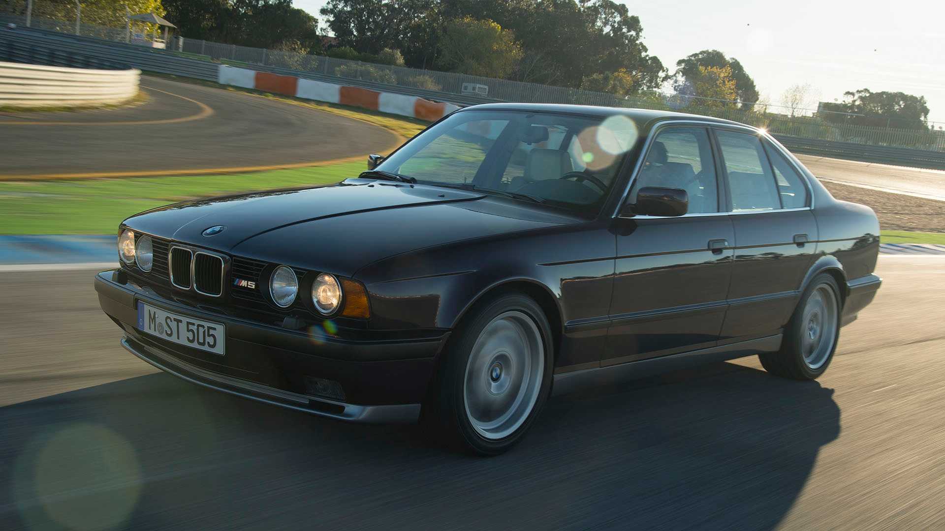 1989 BMW M5 front, three-quarter